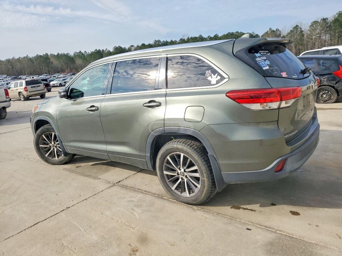 Toyota Highlander 2018 — photo 2