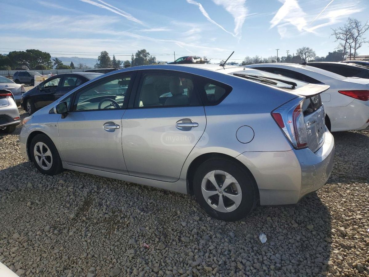 Toyota Prius 2014 — photo 2