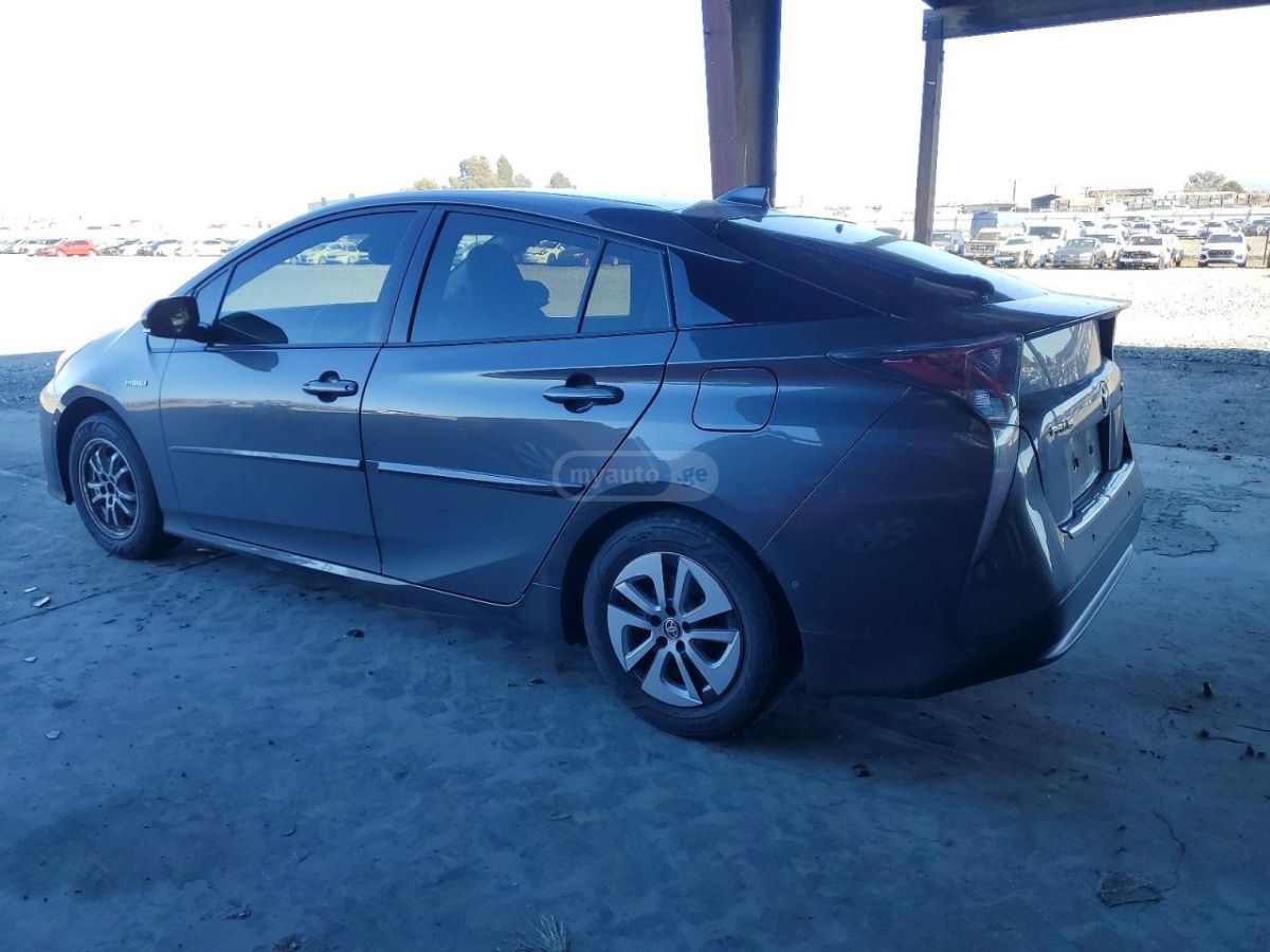 Toyota Prius 2018 — photo 2