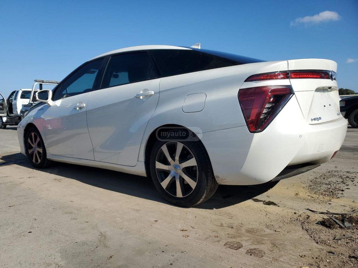 Toyota Mirai 2017 — photo 2