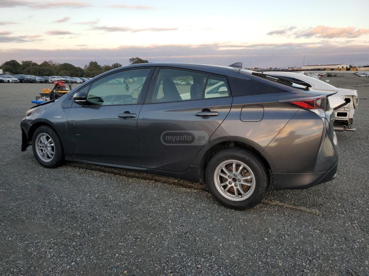 Toyota Prius 2016 — photo 2