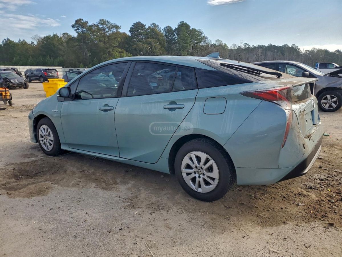 Toyota Prius 2016 — photo 2