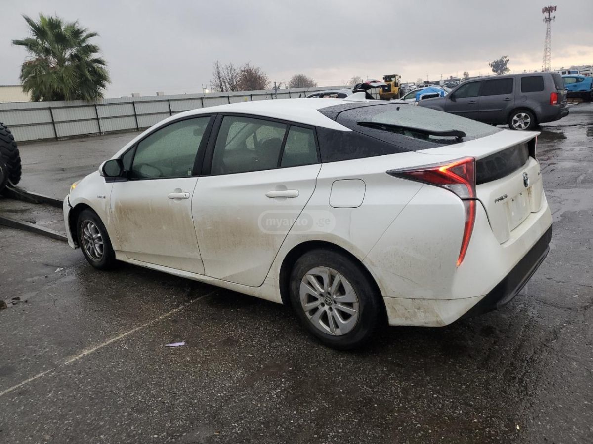 Toyota Prius 2016 — photo 2