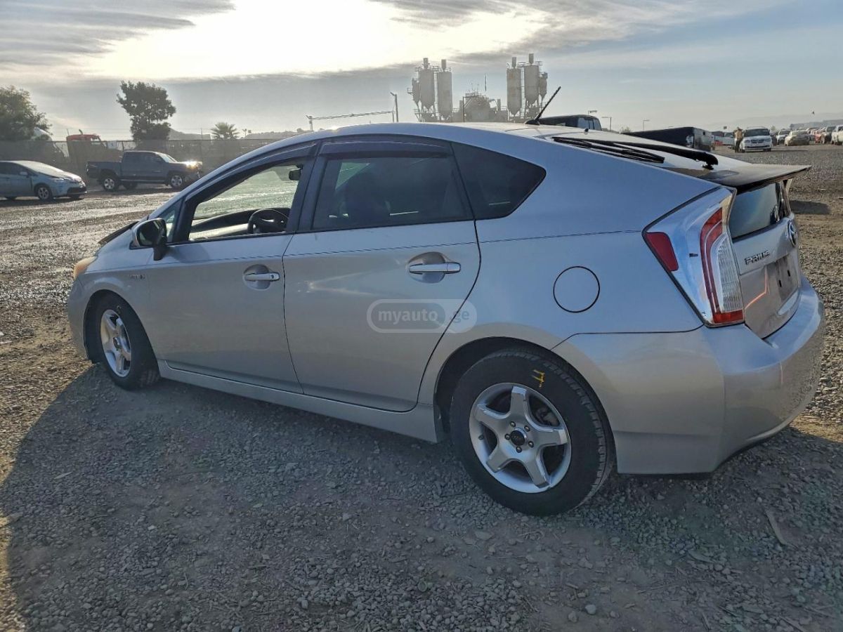 Toyota Prius 2014 — photo 2