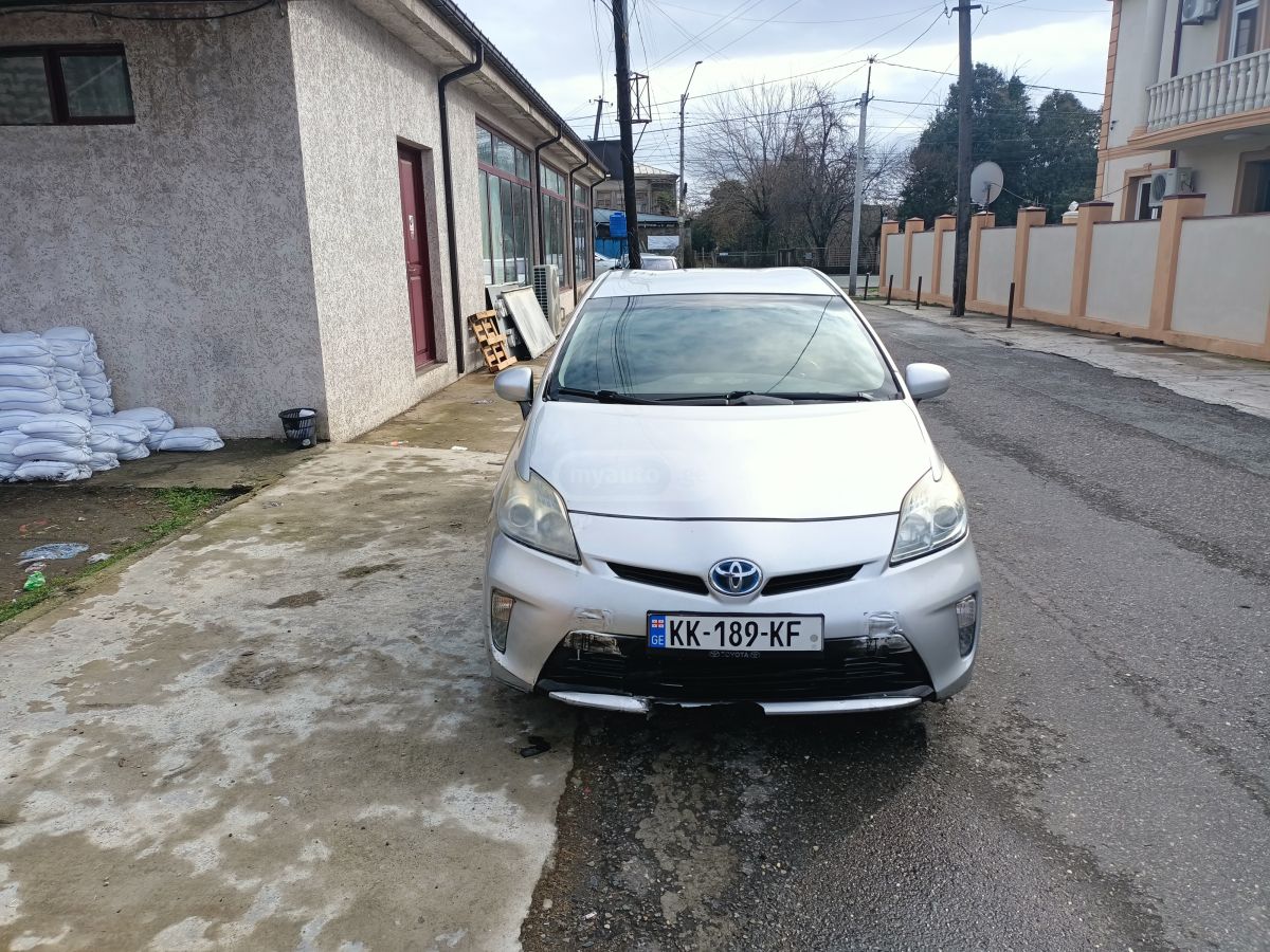 Toyota Prius 2013 — photo 2