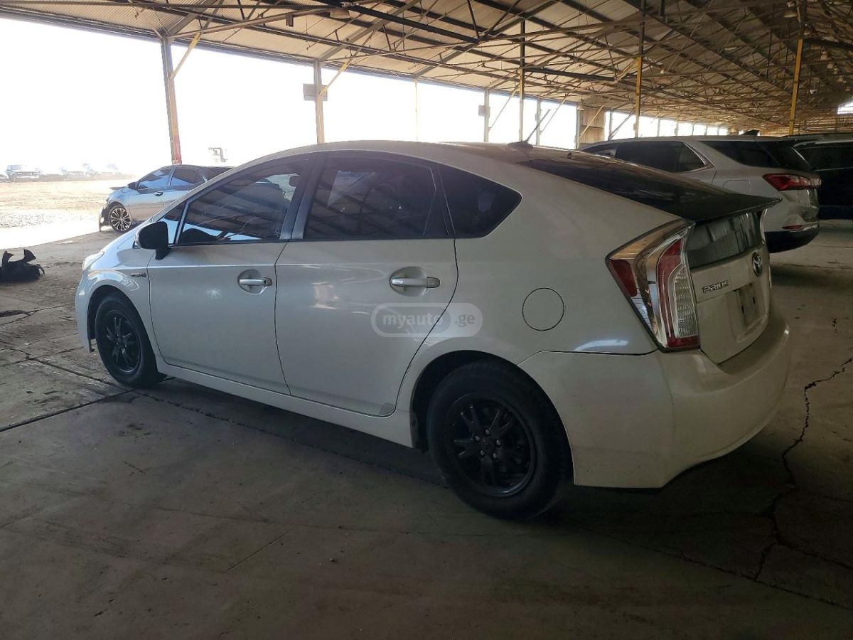 Toyota Prius 2014 — photo 2