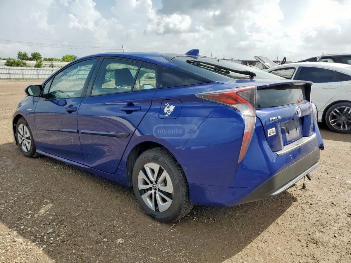 Toyota Prius 2017 — photo 2