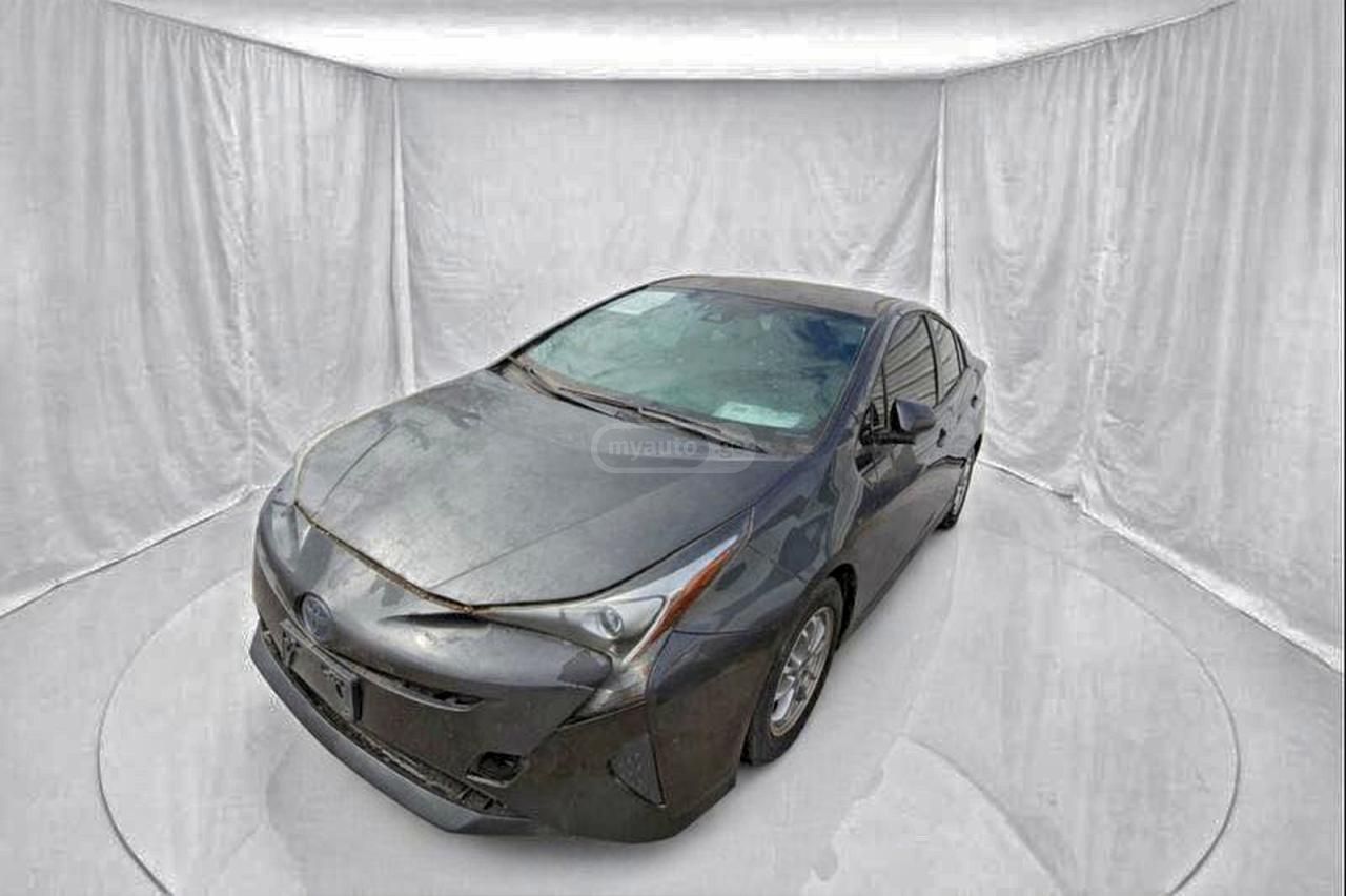 Toyota Prius 2017 — photo 2