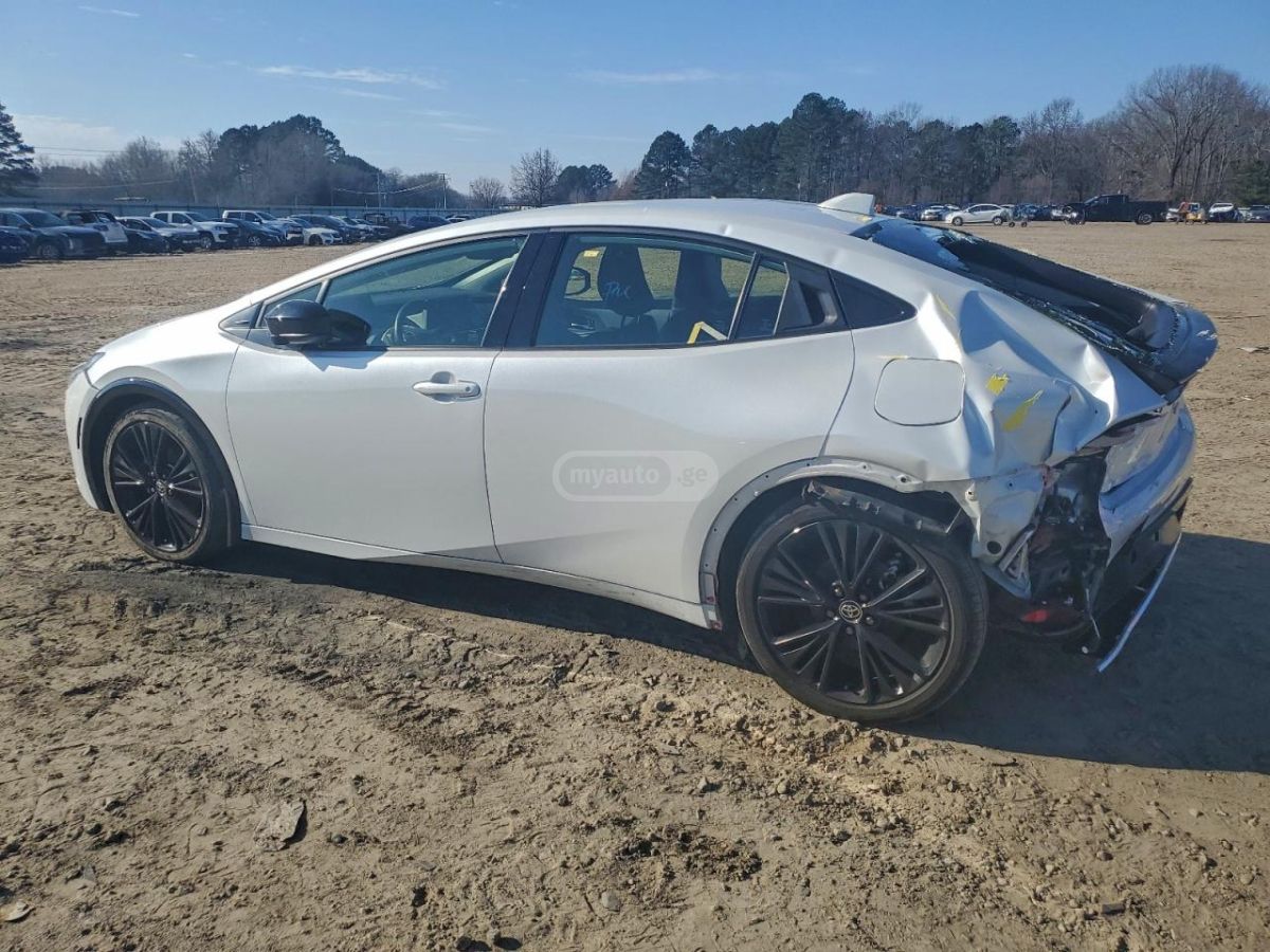 Toyota Prius 2023 — photo 2