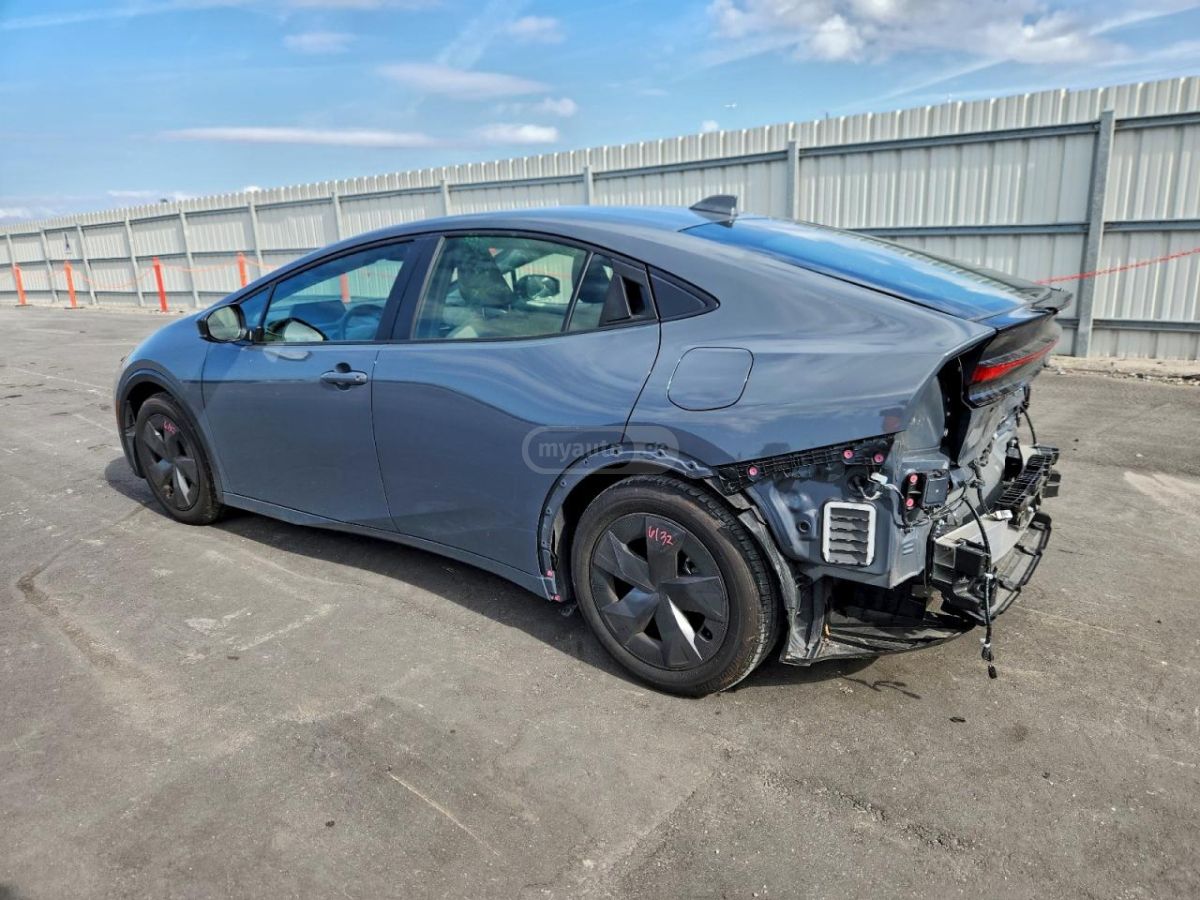 Toyota Prius 2024 — photo 2