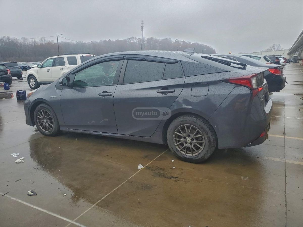 Toyota Prius 2021 — photo 2