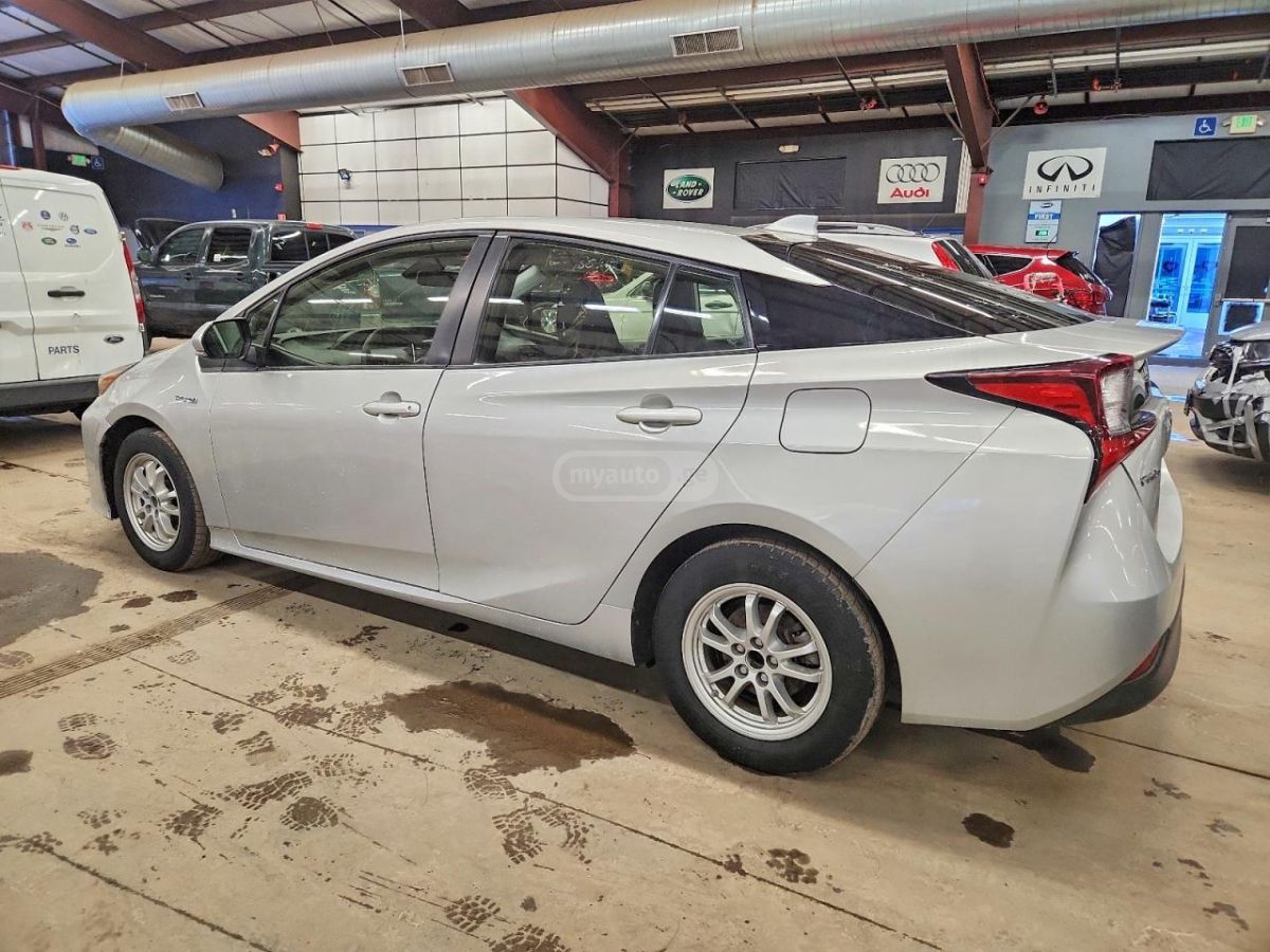 Toyota Prius 2021 — photo 2