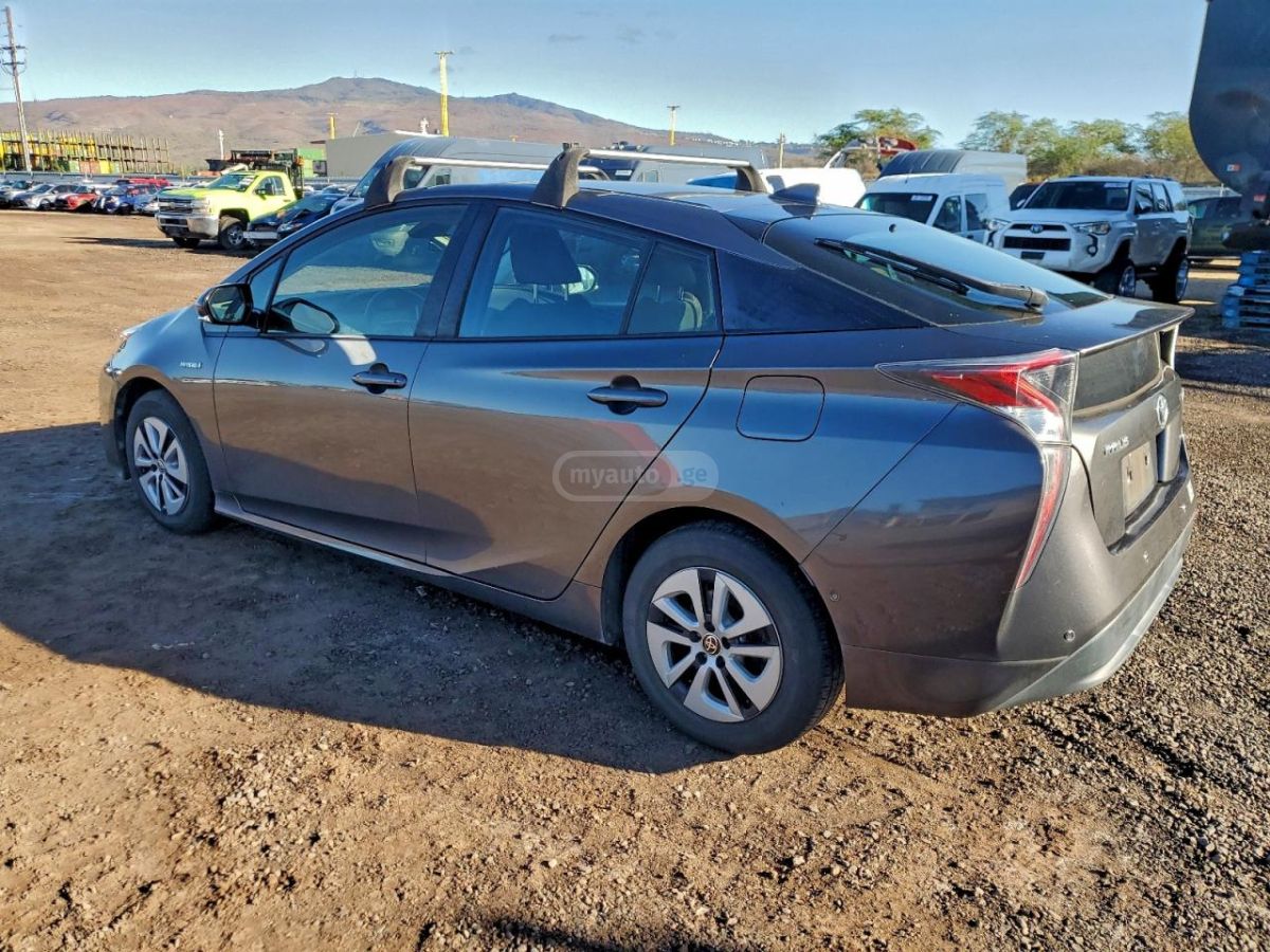 Toyota Prius 2018 — photo 2