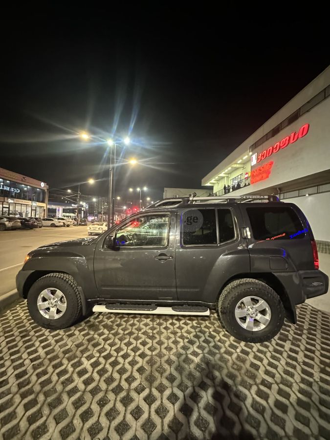 Nissan Xterra 2010 — photo 2
