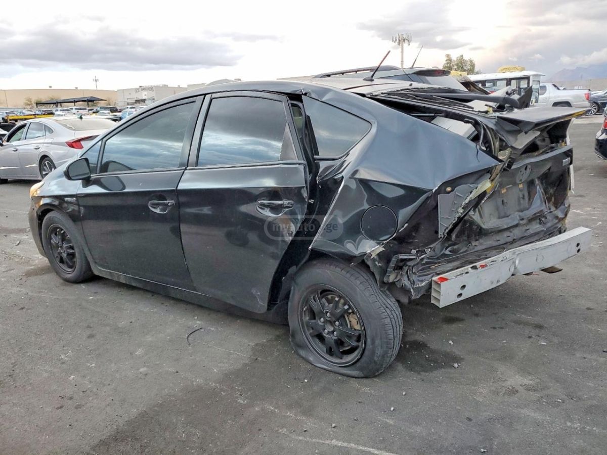 Toyota Prius 2015 — photo 2