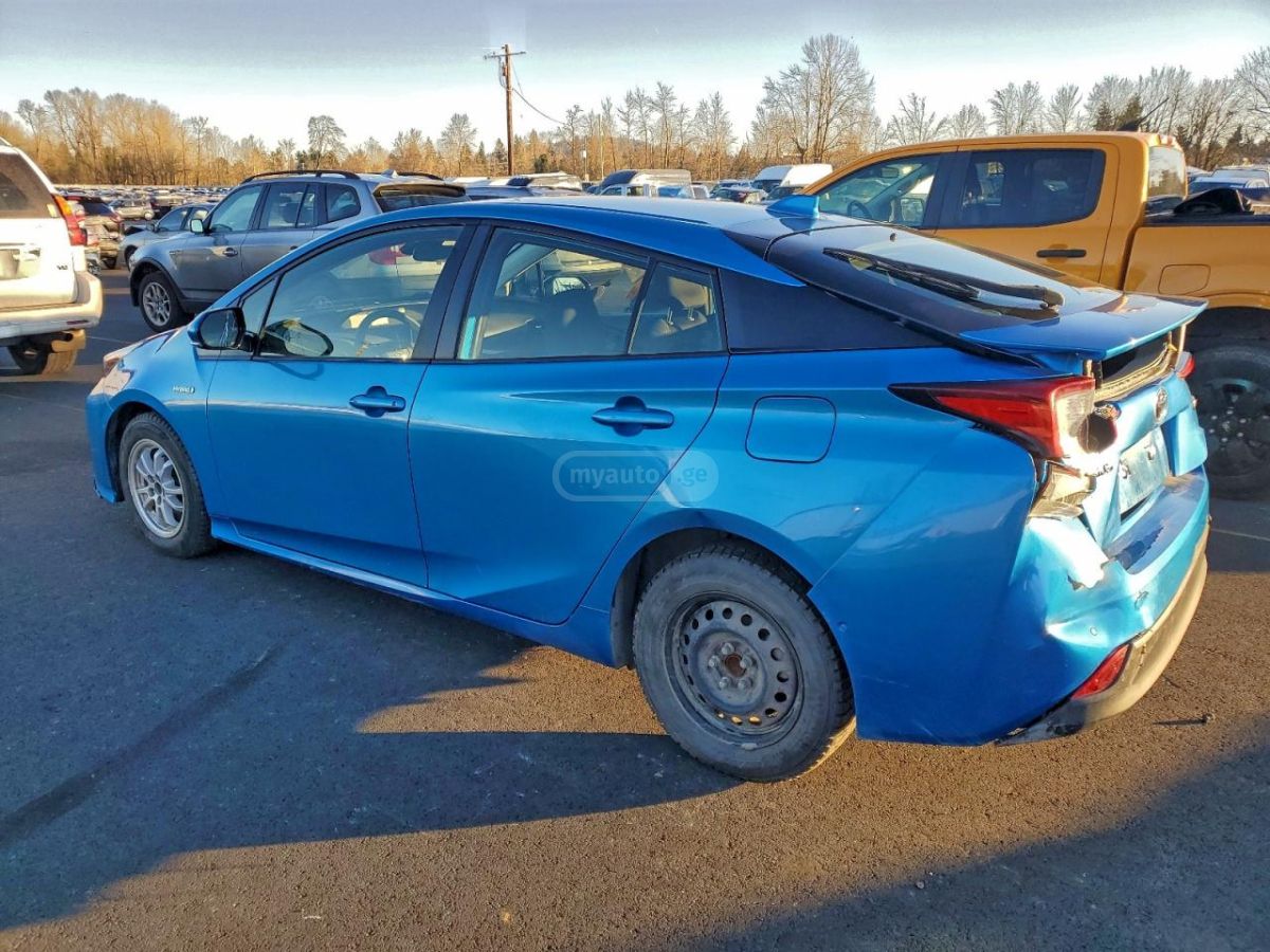 Toyota Prius 2020 — photo 2