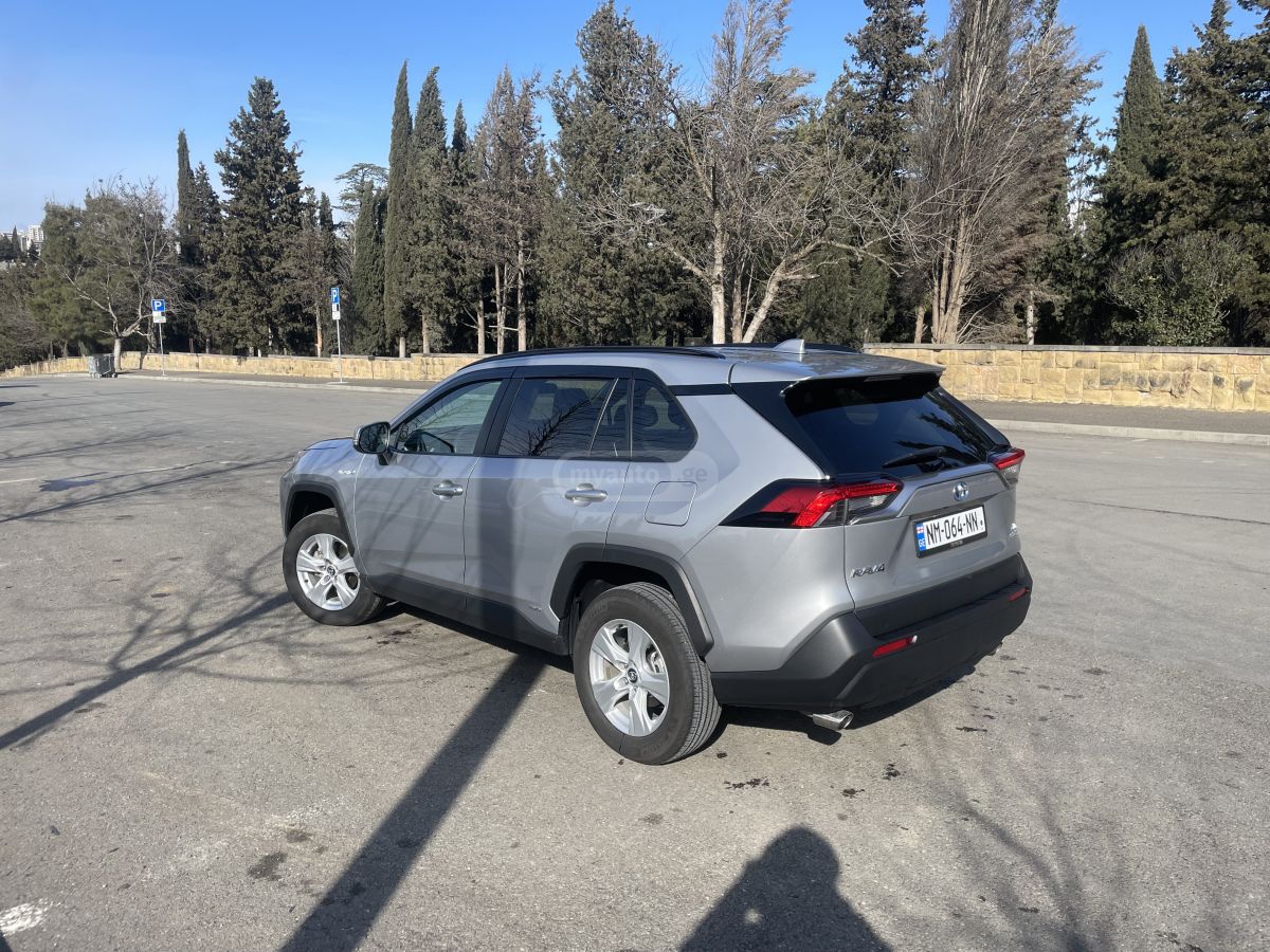 Toyota RAV4 2020 — photo 2