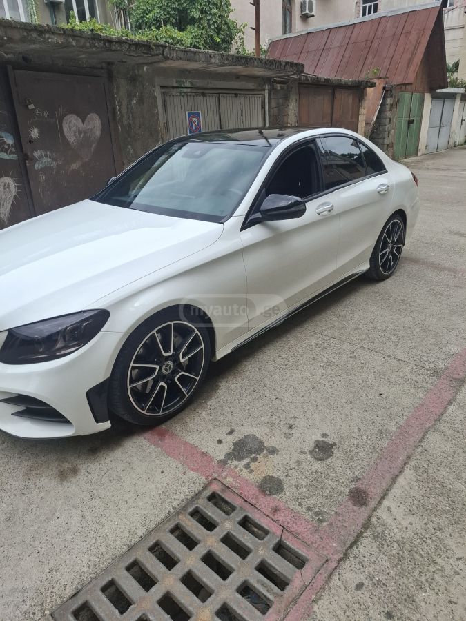 Mercedes-Benz C 300 2018 — photo 2