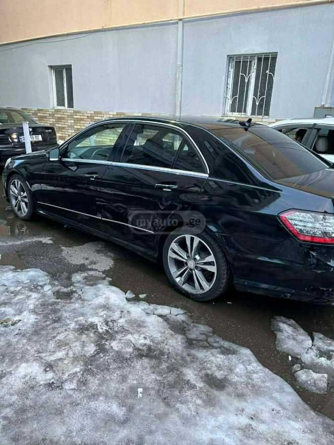 Mercedes-Benz E 212