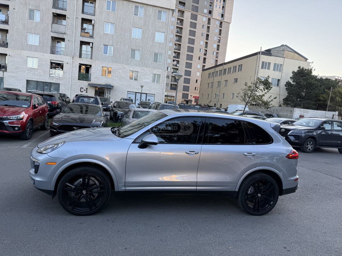 Porsche Cayenne 2017 — photo 2