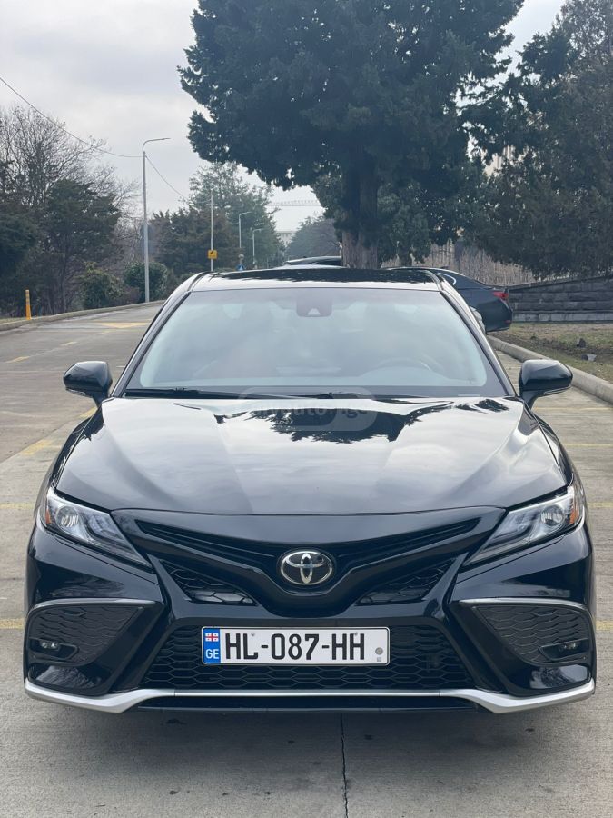 Toyota Camry 2022 — photo 2