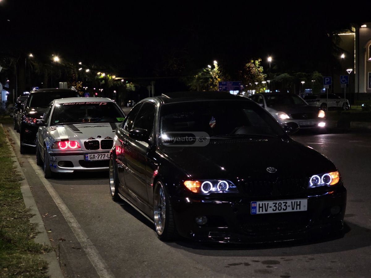 BMW 330 2004 — photo 2