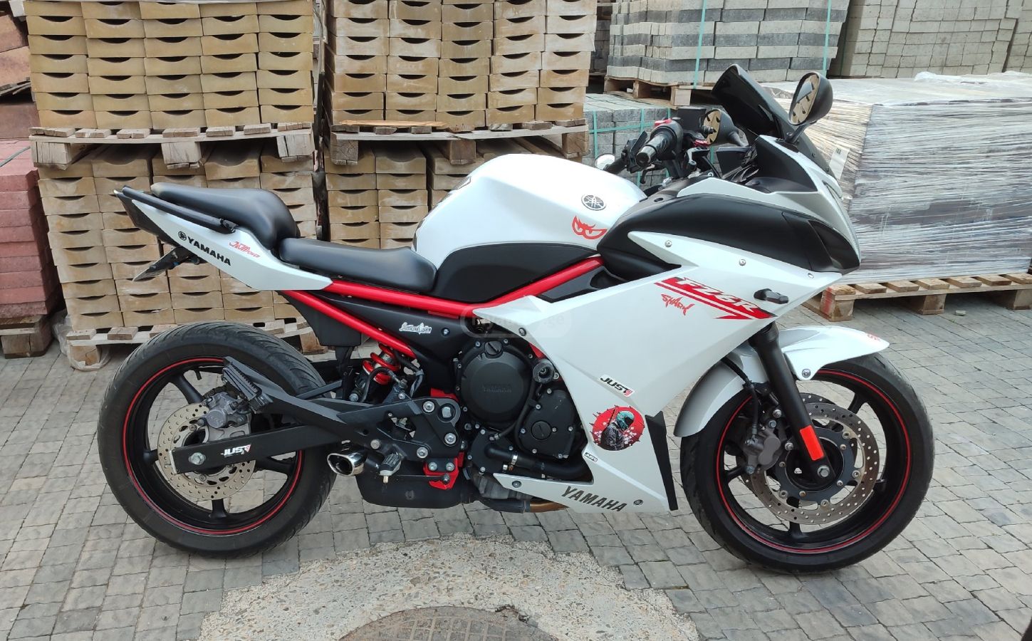 Yamaha FZR600 2013 — photo 2