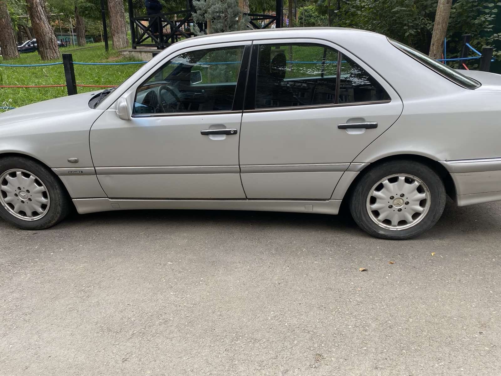 Mercedes-Benz C 240 1999 — photo 2