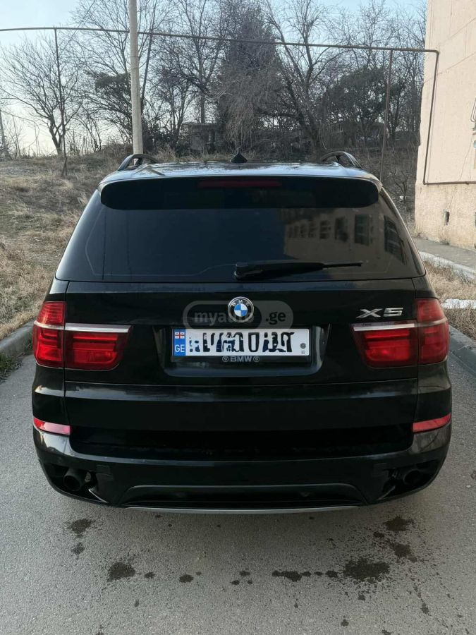 BMW X5 2012 — photo 2