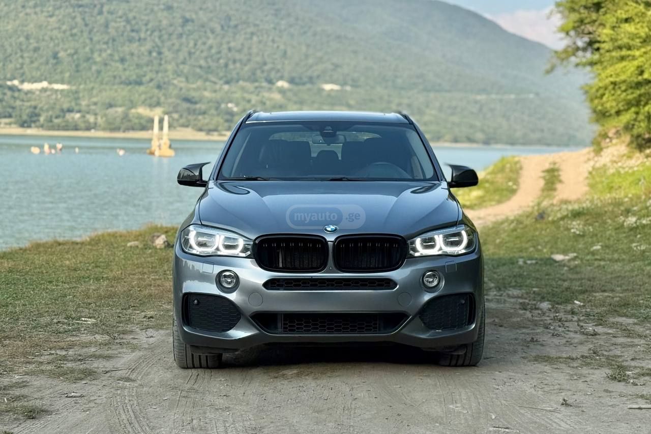 BMW X5 2017 — photo 2