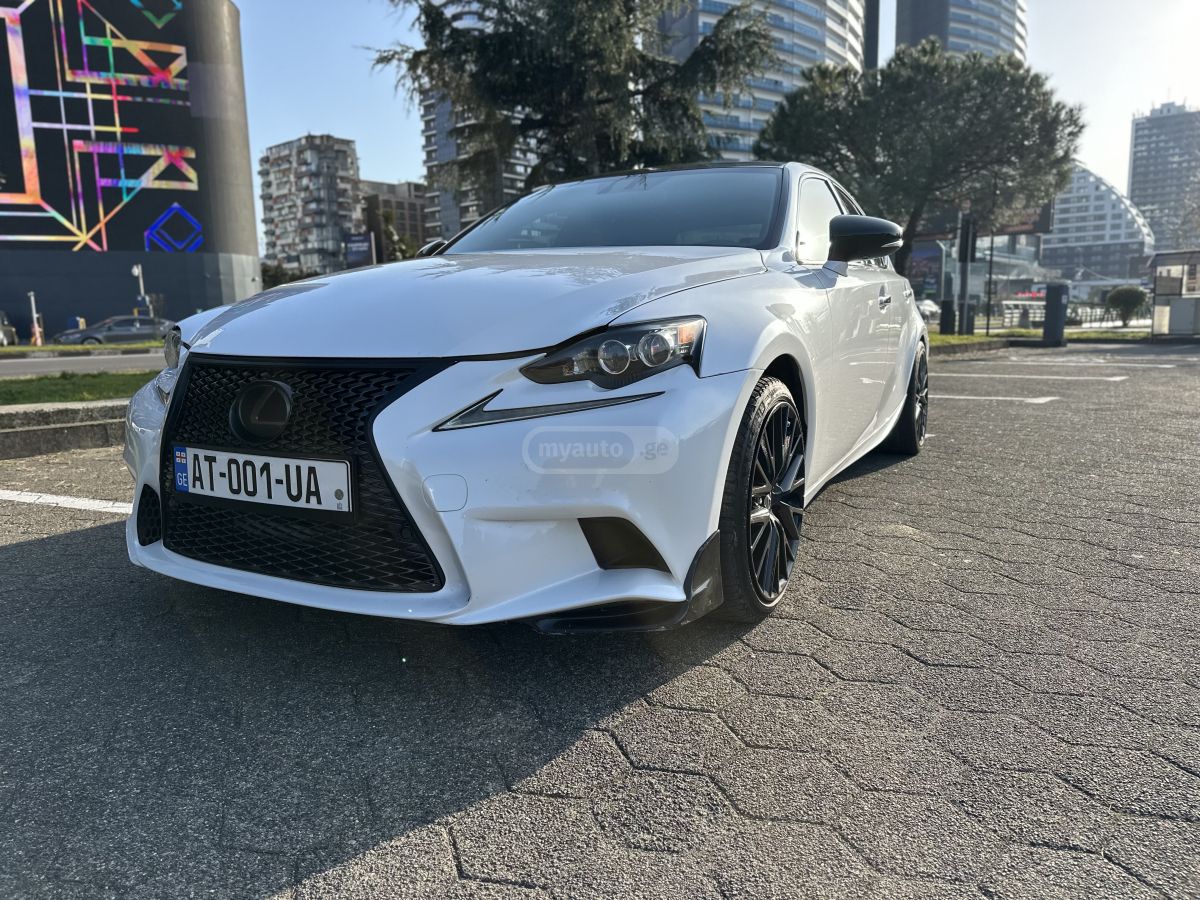 Lexus IS 200 2016 — photo 2
