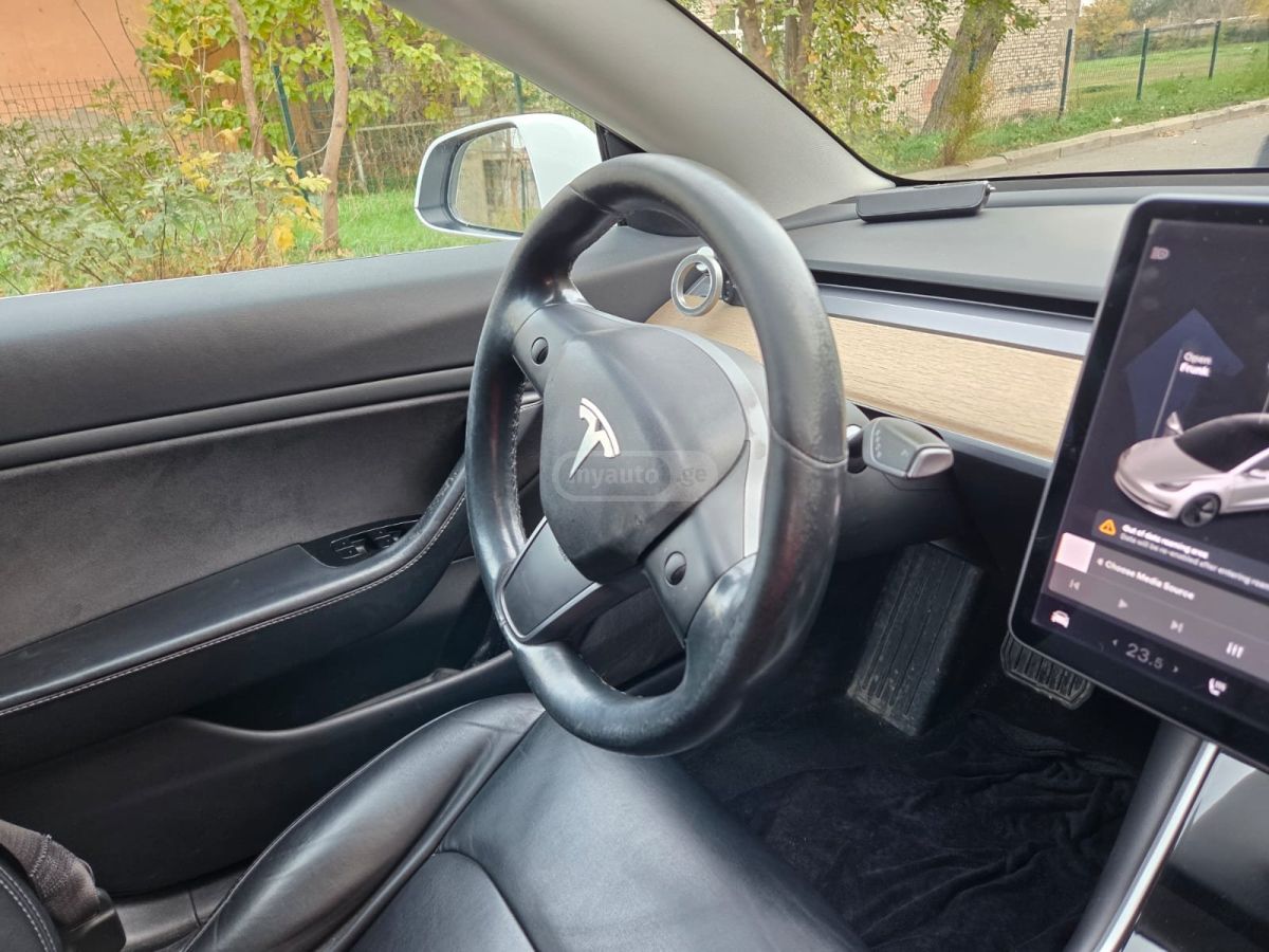 Tesla Model 3 2018 — photo 2