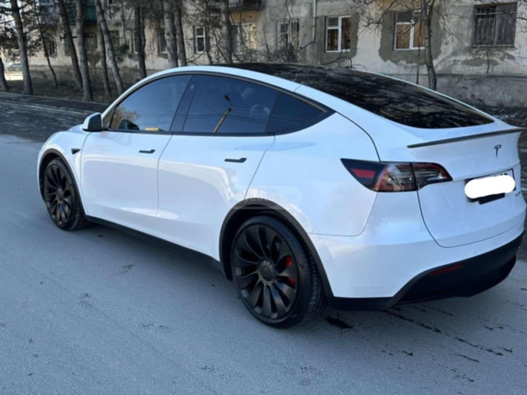 Tesla Model Y 2021 — photo 2