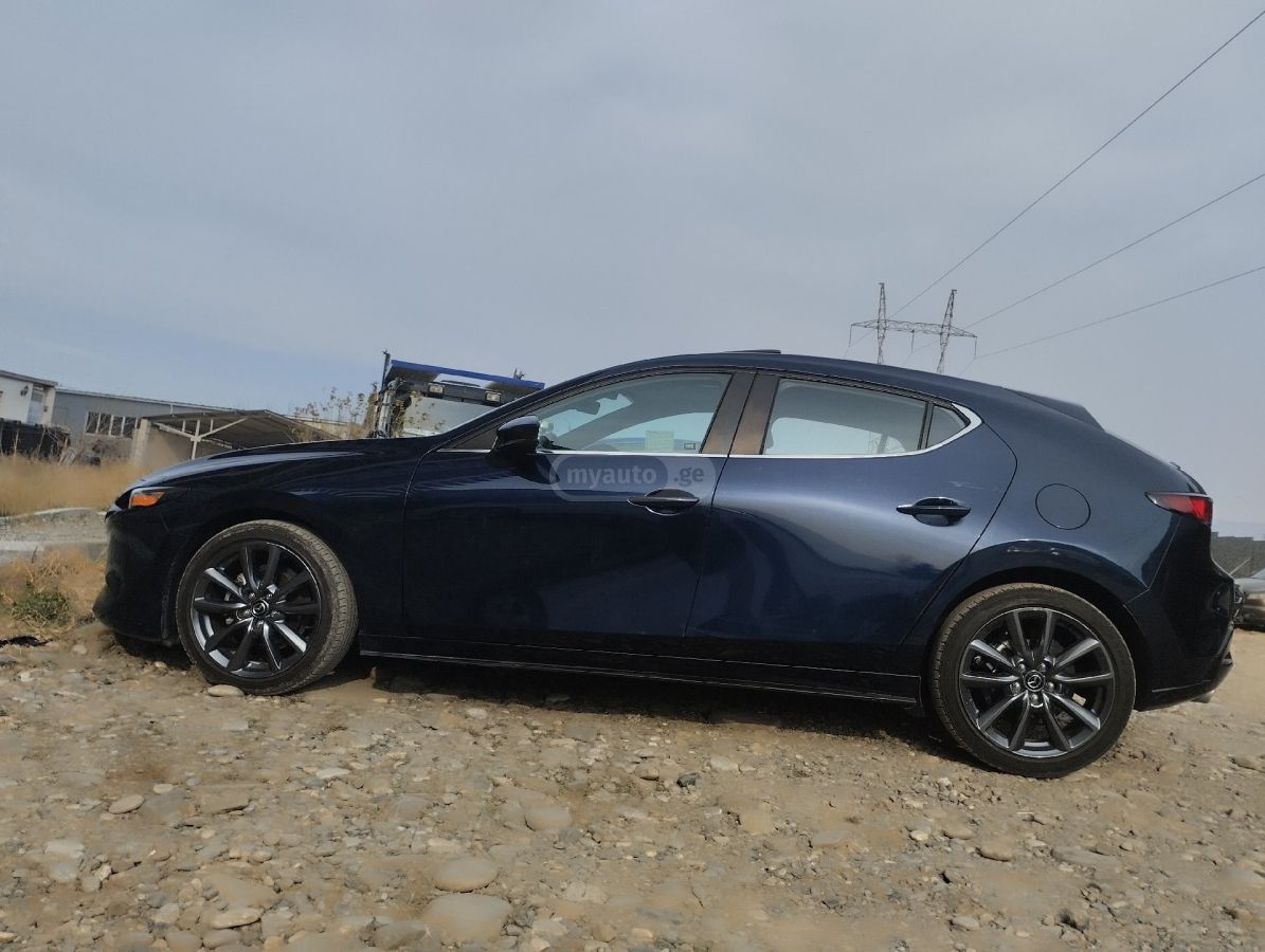 Mazda Mazda3 2022 — photo 2