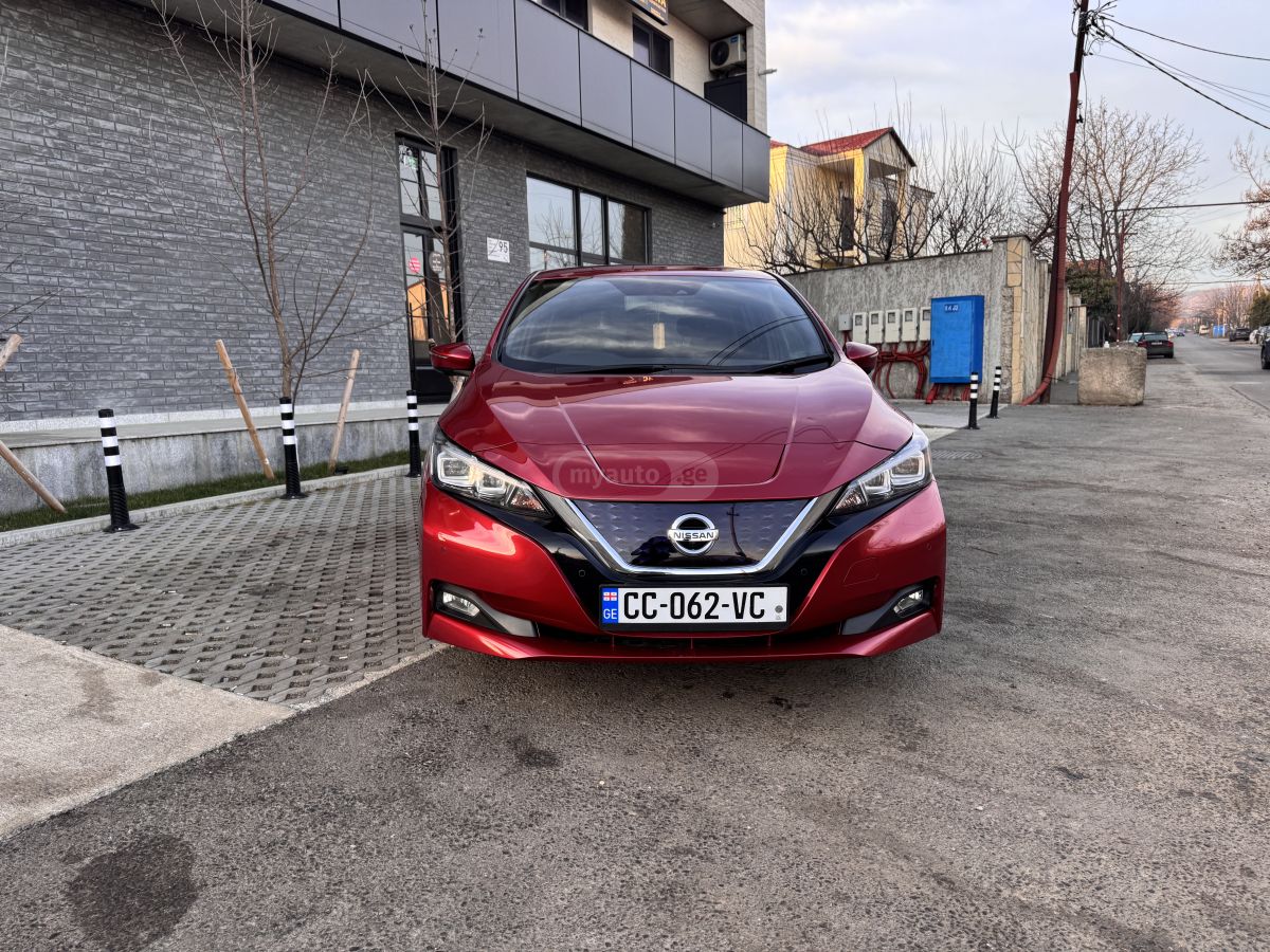 Nissan Leaf 2018 — photo 2