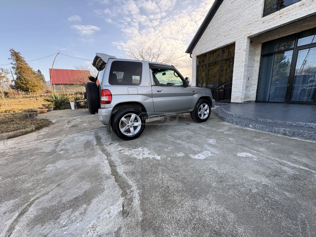 Mitsubishi Pajero IO 1999 — photo 2