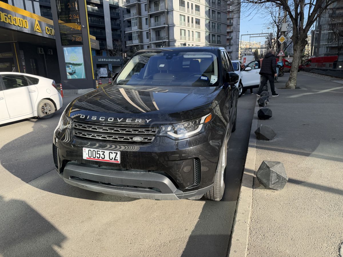 Land Rover Discovery 2019 — photo 2