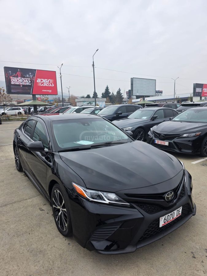 Toyota Camry 2019 — photo 2