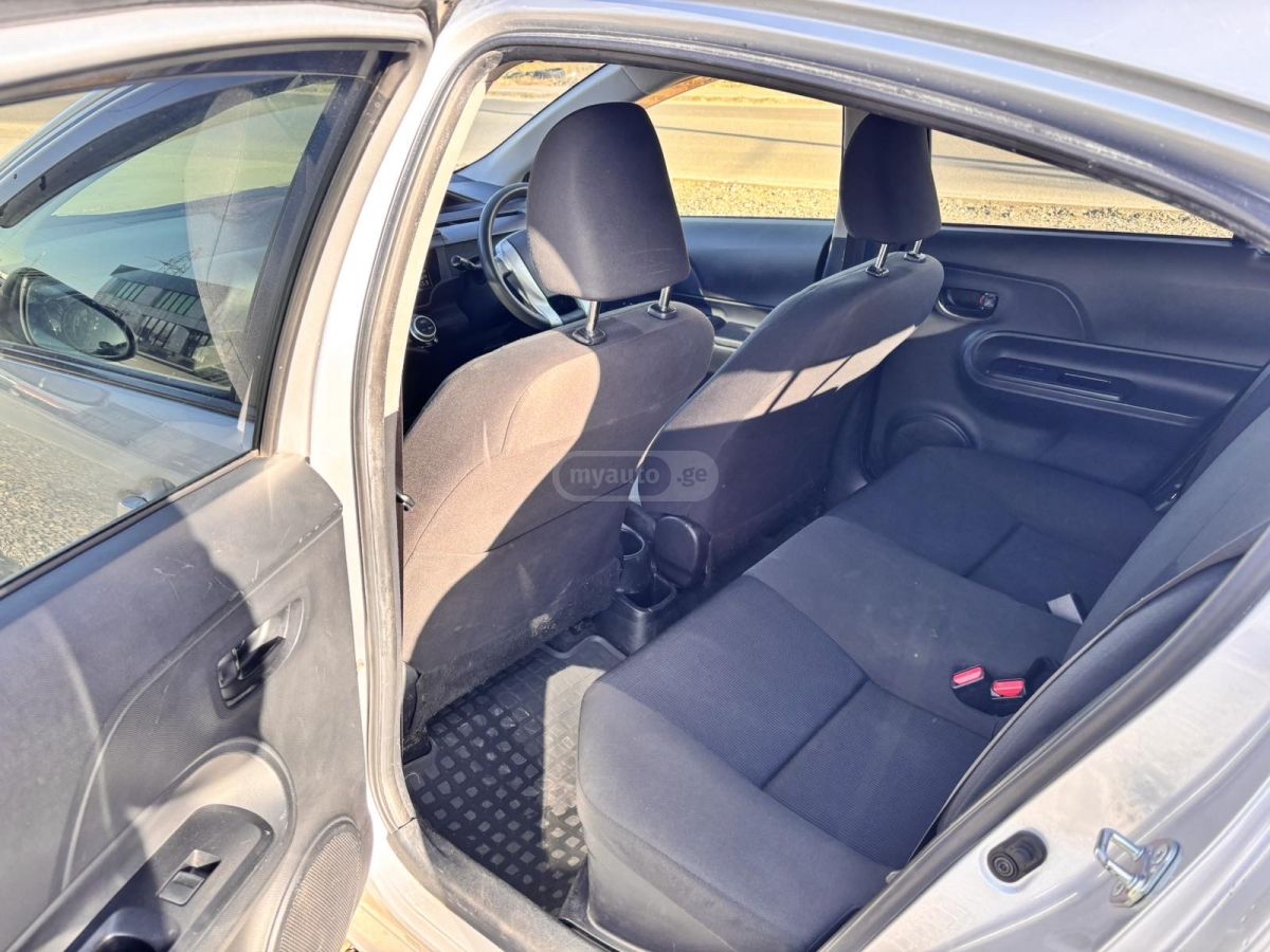Toyota Aqua 2015 — photo 2