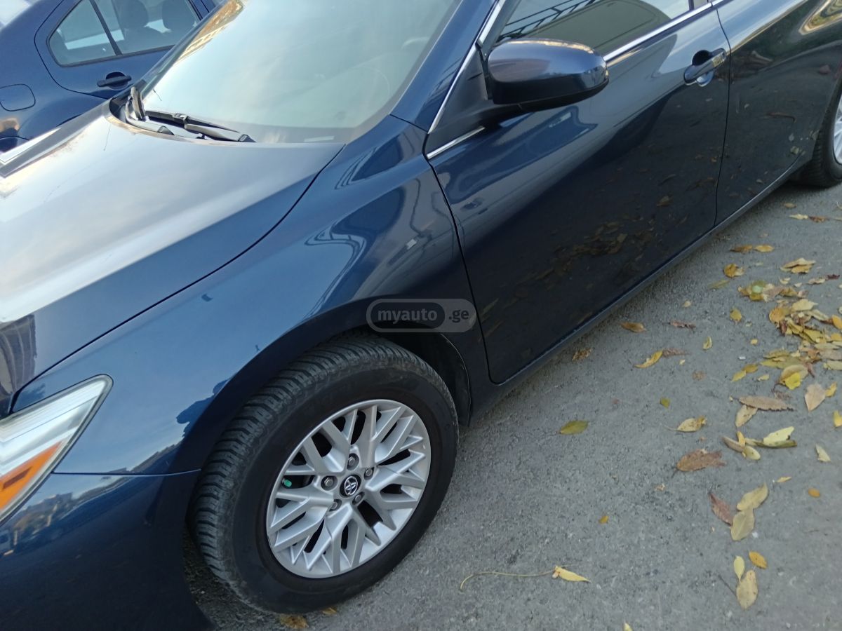 Toyota Camry 2016 — photo 2