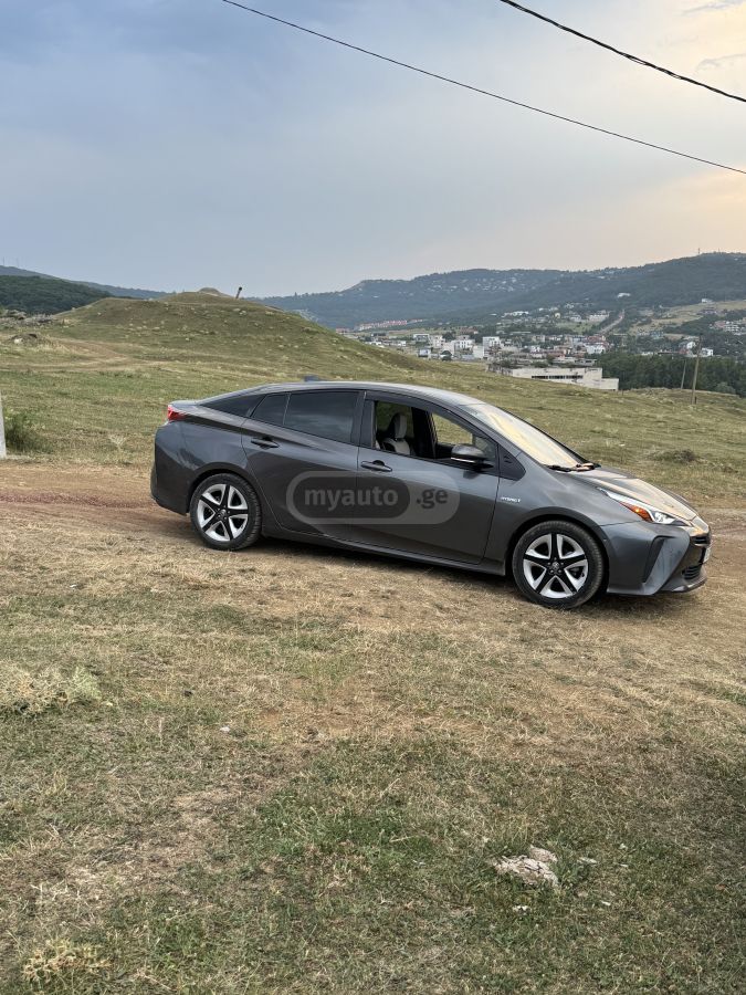 Toyota Prius 2016 — photo 2