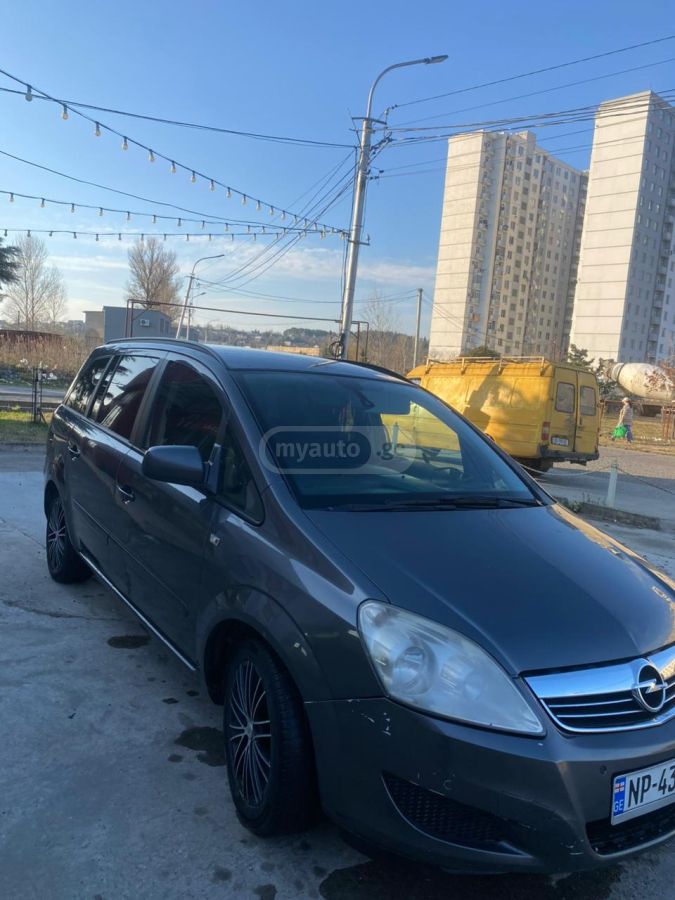 Opel Zafira 2010 — photo 2