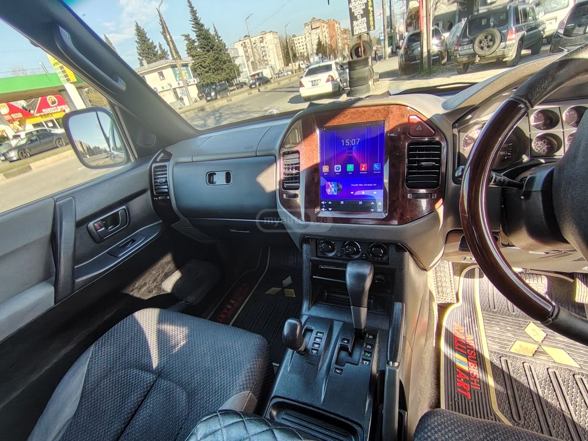 Mitsubishi Pajero 2003 — photo 2