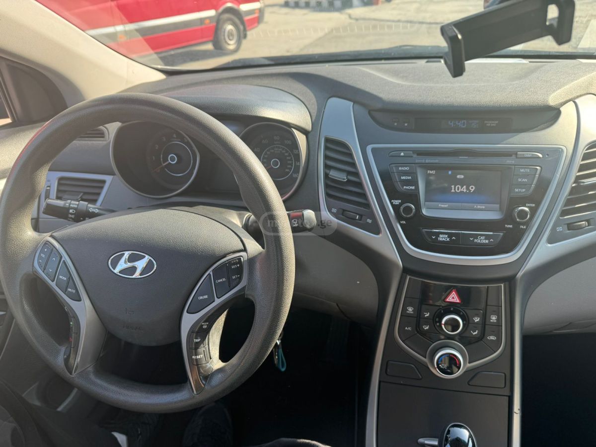 Hyundai Elantra 2015 — photo 2