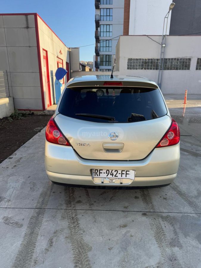 Nissan Tiida 2005 — photo 2
