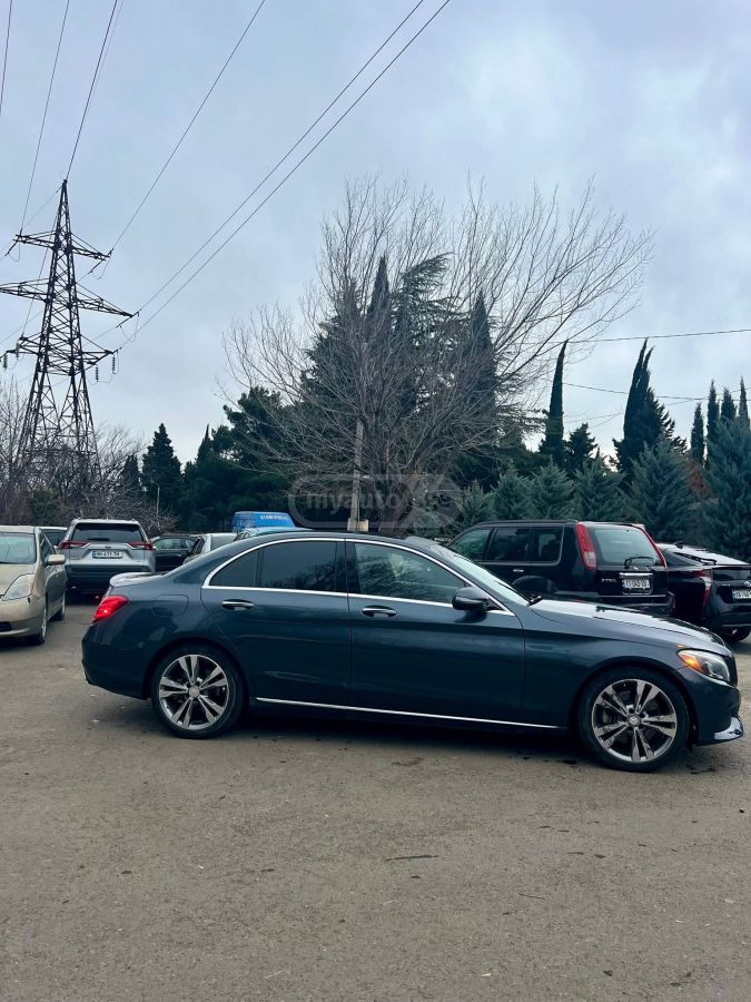 Mercedes-Benz C 300 2015 — photo 2