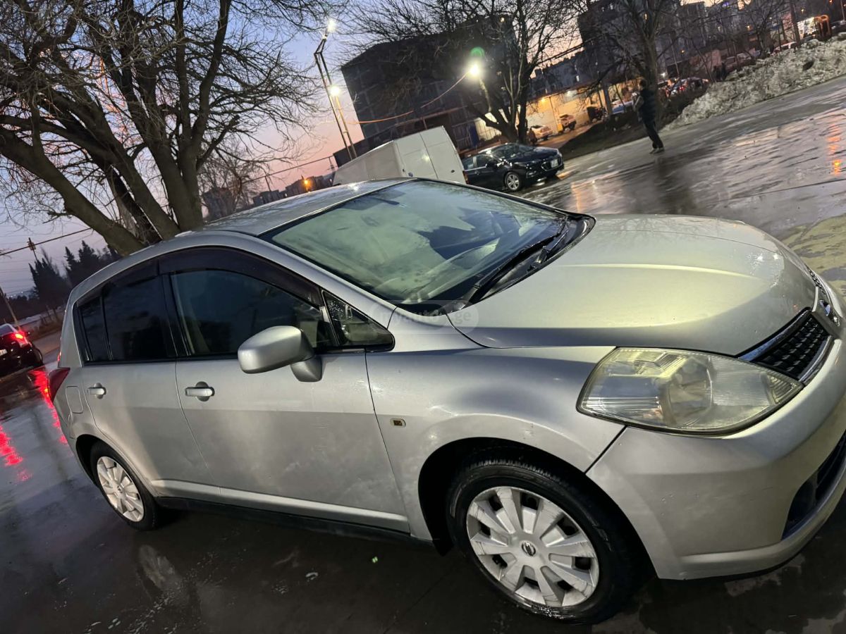 Nissan Tiida 2005 — photo 2
