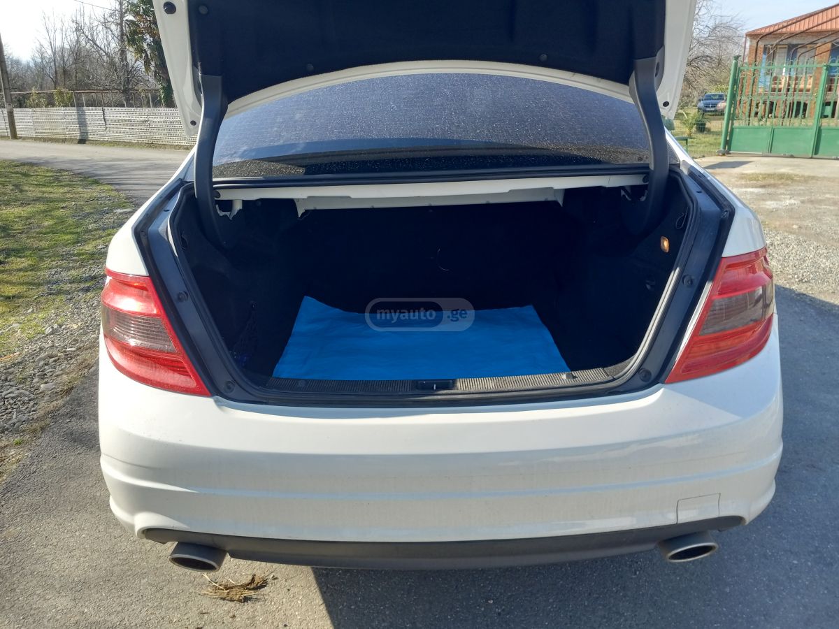 Mercedes-Benz C 300 2008 — photo 2