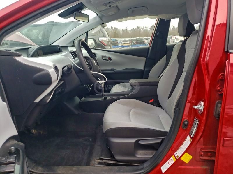 Toyota Prius 2019 — photo 2