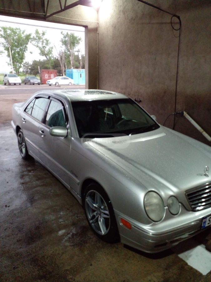 Mercedes-Benz E 320